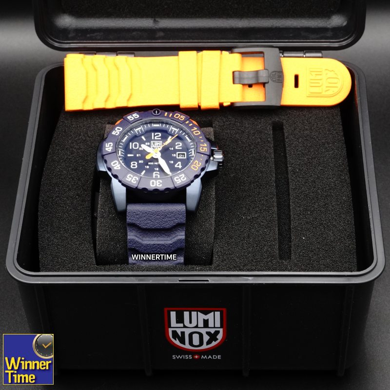 นาฬิกาข้อมือ LUMINOX 3253.CBNSF.SET Navy SEAL Foundation Back To The Blue Military Diver Watch 45 mm รุ่น XS.3253.CONSF.SET (สายน้ำเงิน)